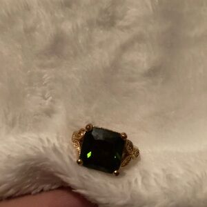 NO TAGS Emerald Block Gem on Gold Band size 7